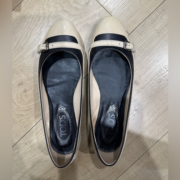 Tods Women's Black and Cream Flats size 37.5 pre owned vintage Y2K Classic - Picture 2 of 12